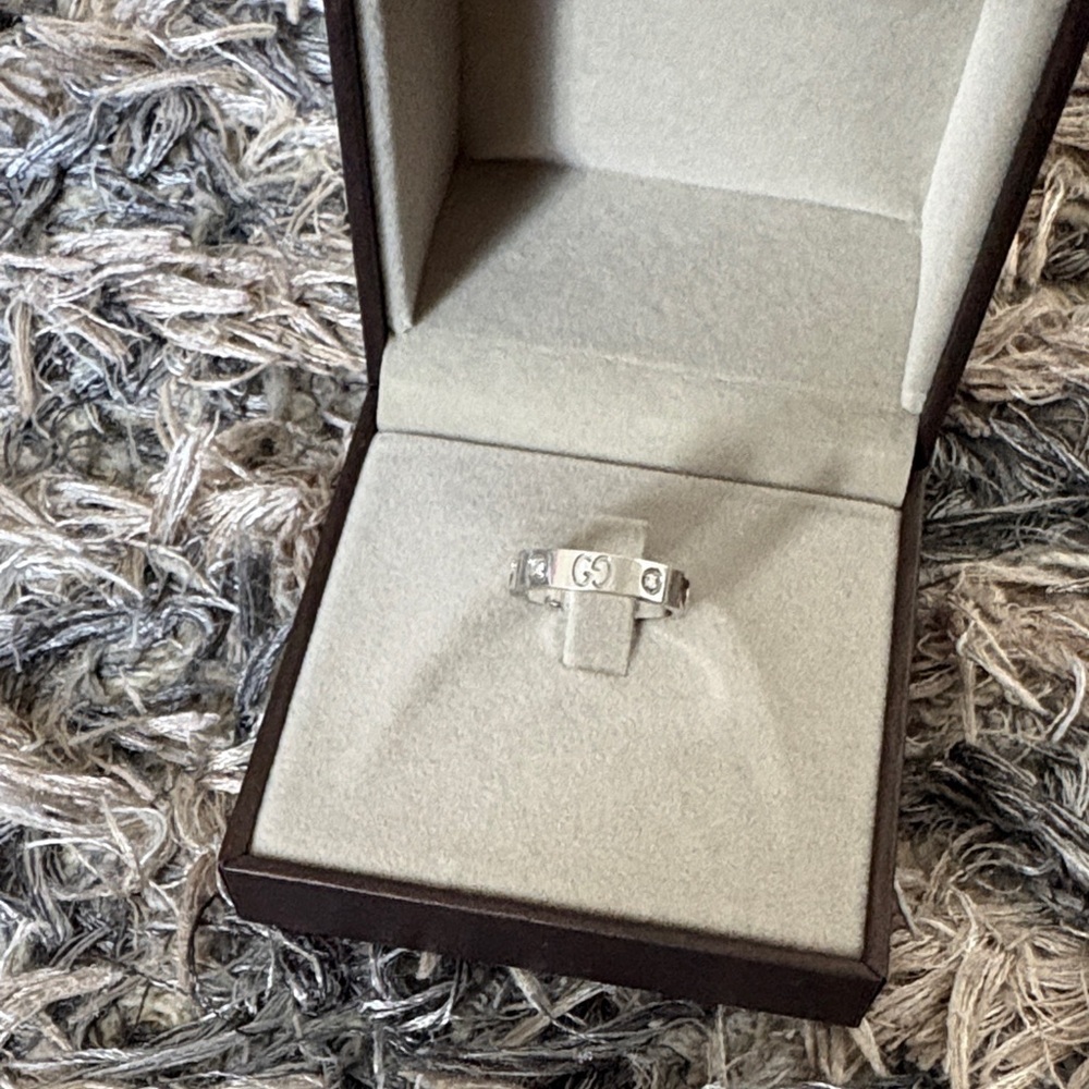Gucci Icon 18K White Gold Band Ring with Diamonds